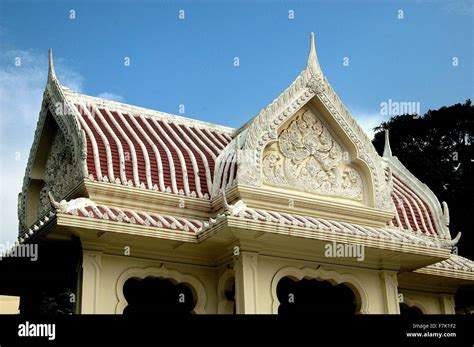  Le Relief de Phra Pathom Chedi: Un Monument Sculptural aux Contours Mystérieux et à la Symbolique Profonde!